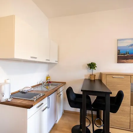 Lägenhet Budget Kueche,bad, Parken Im Zentrum Von *