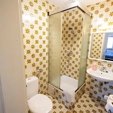 Budget Kueche,bad, Parken Im Zentrum Von Lägenhet *